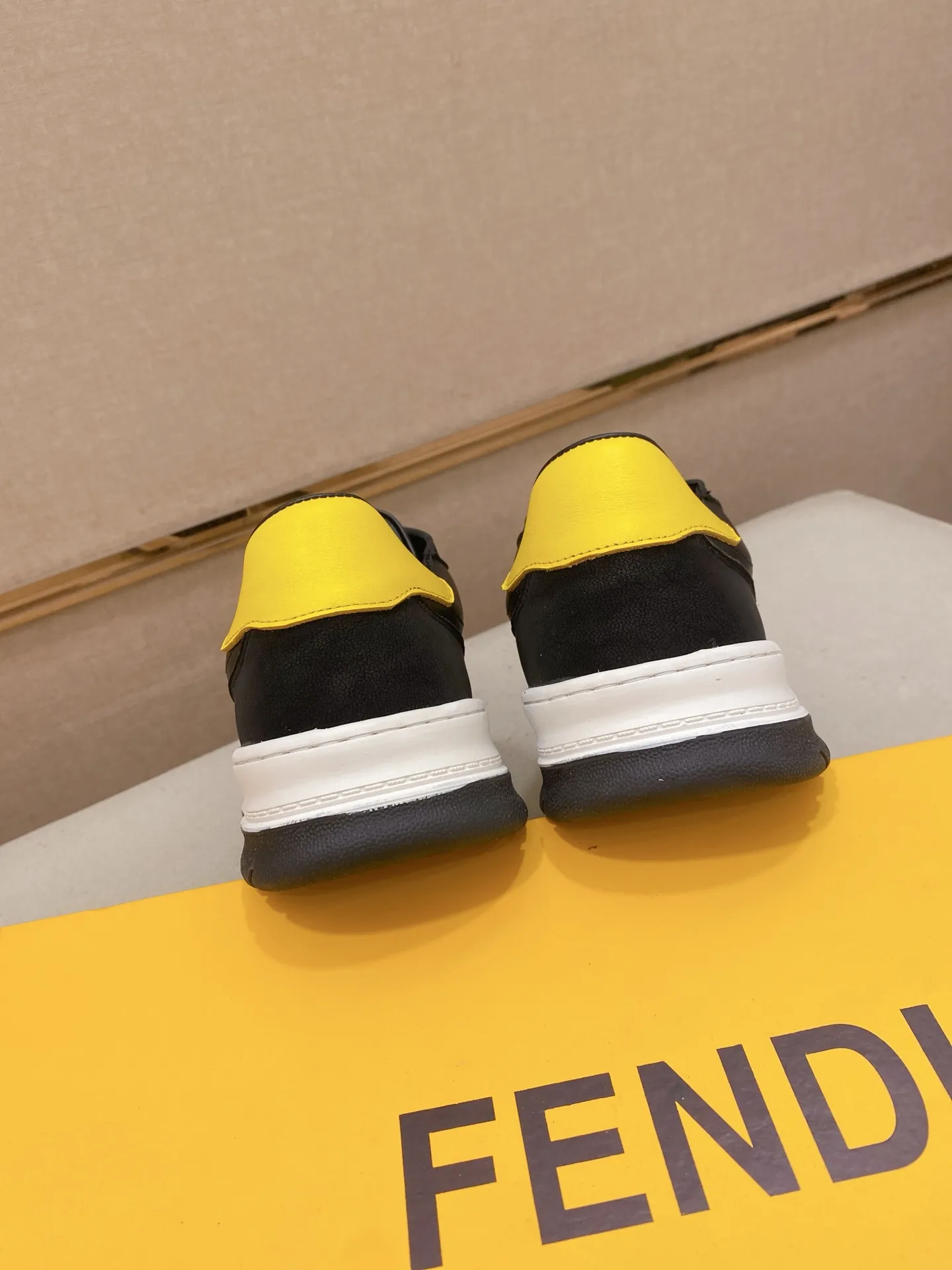 Factory price 380💰 (fendi) New style 👊🏻 upper 🇮🇹 imported cowhide fabric 🇩🇪 lining imported sheepskin lining. The original outsole is molded to highlight the identity of every man, and the upper foot is elegant and stable🚶🏻🚶🏻The high-end custom counters reproduce the original version📯No matter the wind or rain, the shoe last remains unchanged and can withstand the verification of time🔍️,🔵 Size: 38-44